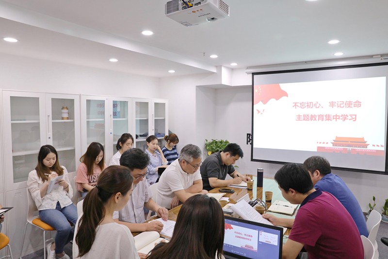 20190701投資公司開(kāi)展“不忘初心、牢記使命”主題教育集中學(xué)習(xí)研討_副本.jpg
