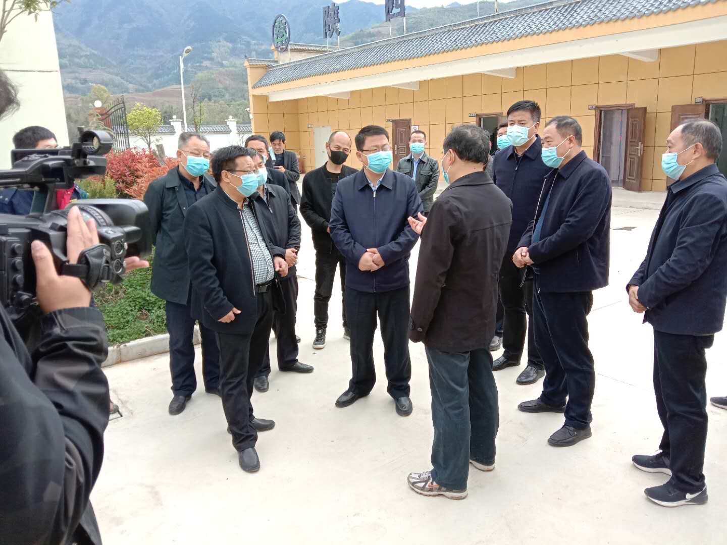 商洛市委副書記李豫奇一行到水環境公司山陽縣戶家塬污水廠調研.jpg