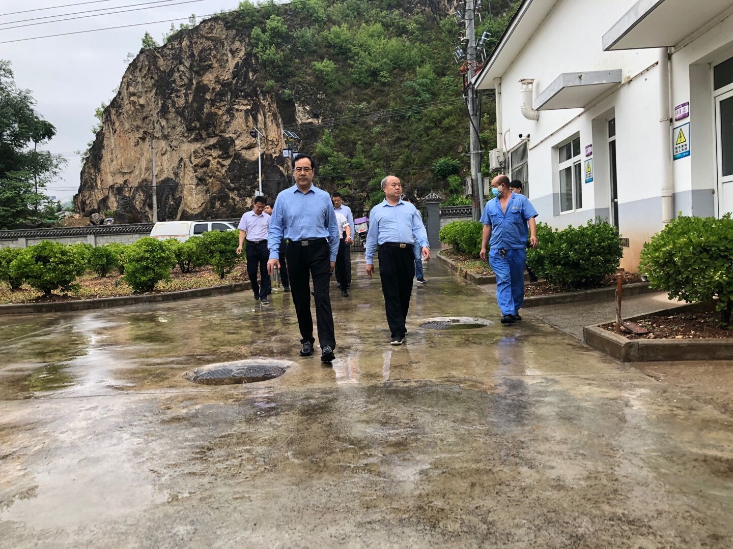 孫景宏帶隊到水環境公司漫川關污水廠調研.jpg
