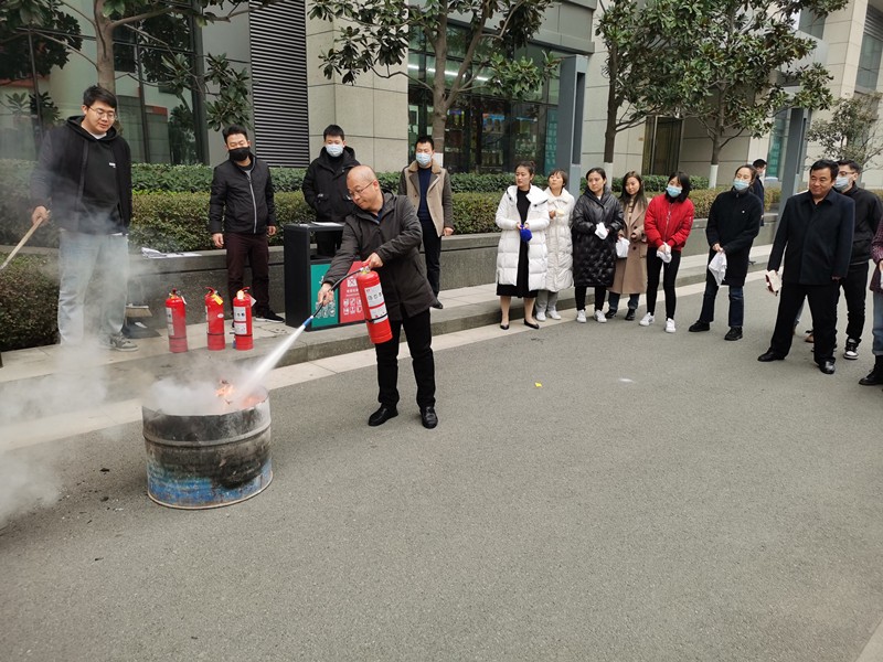 1606785553779543UpDe.jpg 國(guó)源公司開展火災(zāi)應(yīng)急逃生演練 (3)_副本.jpg