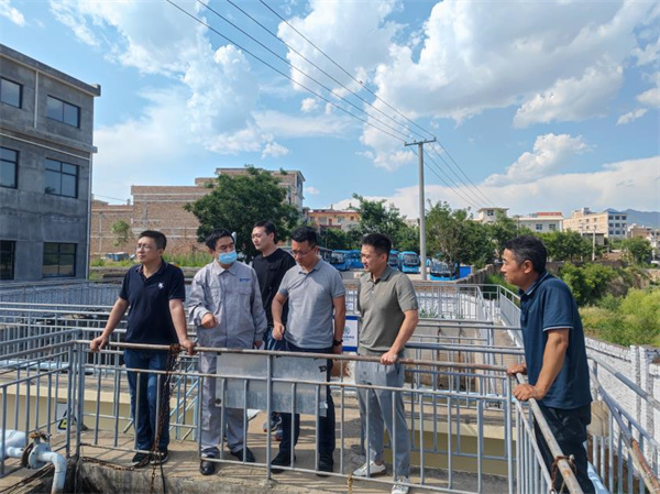 水環境公司檢查下屬污水處理廠防汛工作.jpg