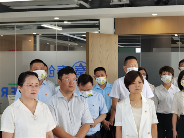 圖2：漢陰縣委書記劉飛霞一行到秦創原陜西環保集團創新中心調研.jpg