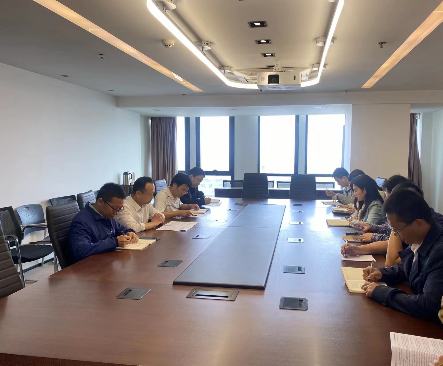 研究院公司召開安全環保專題工作會議.jpg