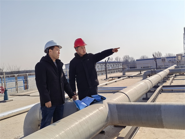 【我的新年愿望】生態(tài)建設(shè)公司陶巍(右一）.jpg
